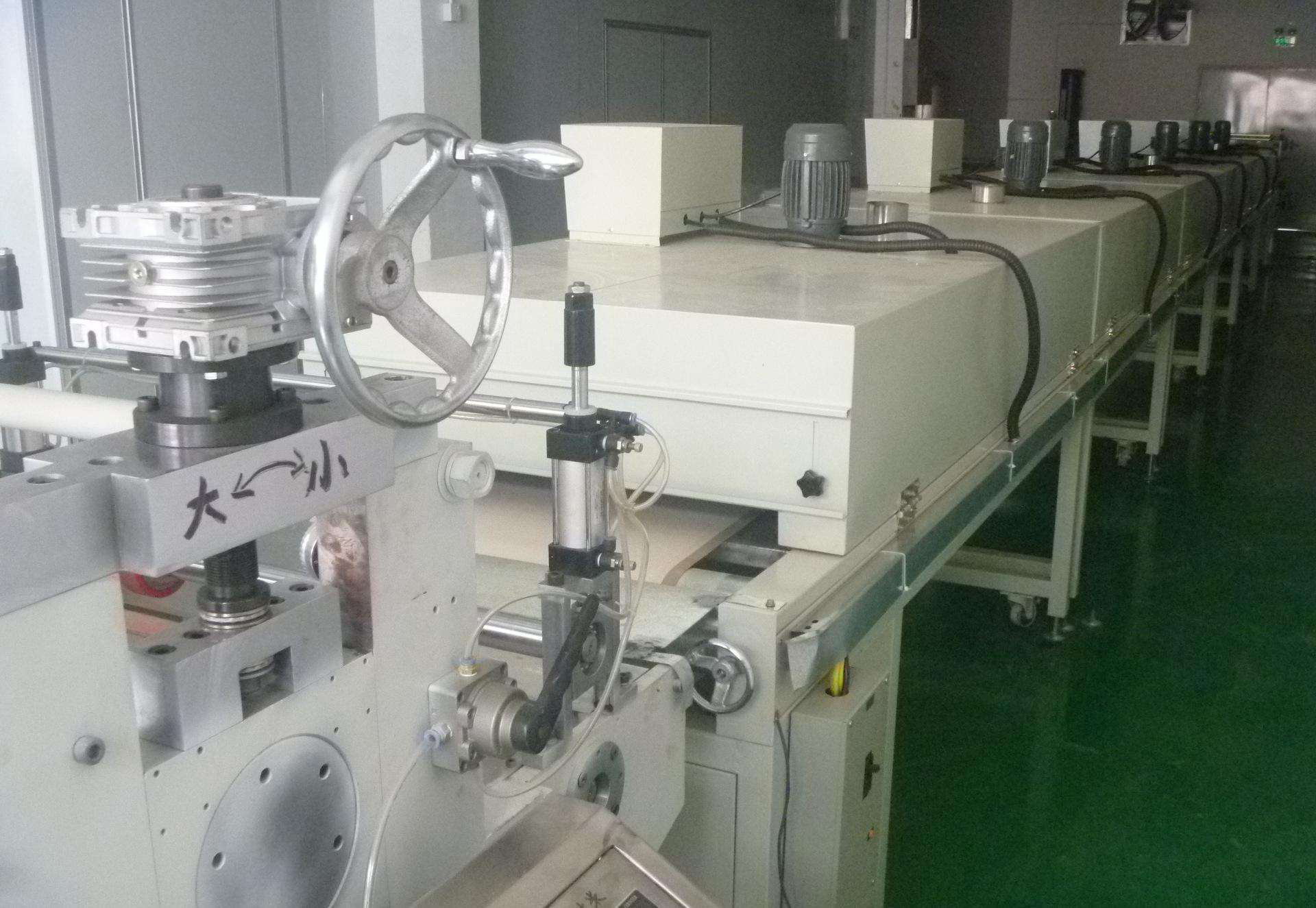 導(dǎo)熱硅膠制做場(chǎng)景